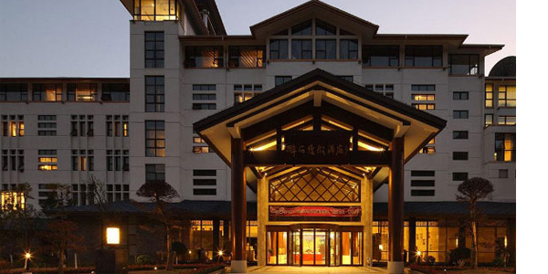 空調(diào)供暖熱水機組適用于學校、醫(yī)院節(jié)省運行成本